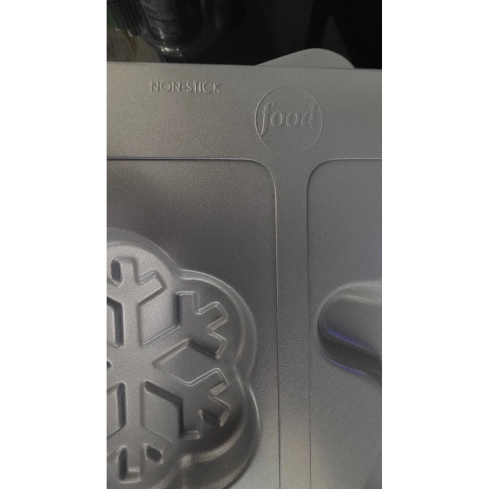 Набор из 2 антипригарных рождественских форм для печенья Food Network для снеговика елки пряников - Изображение 2 из 4