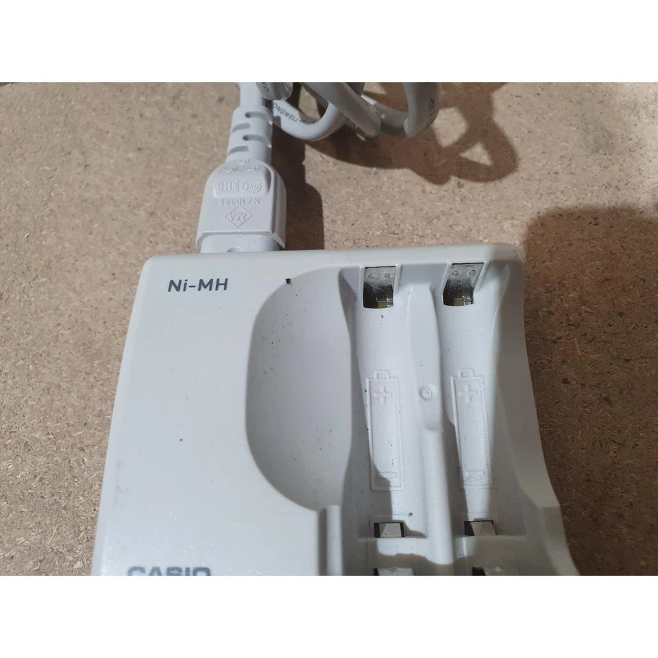 Casio BC-5H Ni-MH Battery Charger Grey 1.2-Volts 550mA for QV-R40 Digital Camera - Image 3 of 4