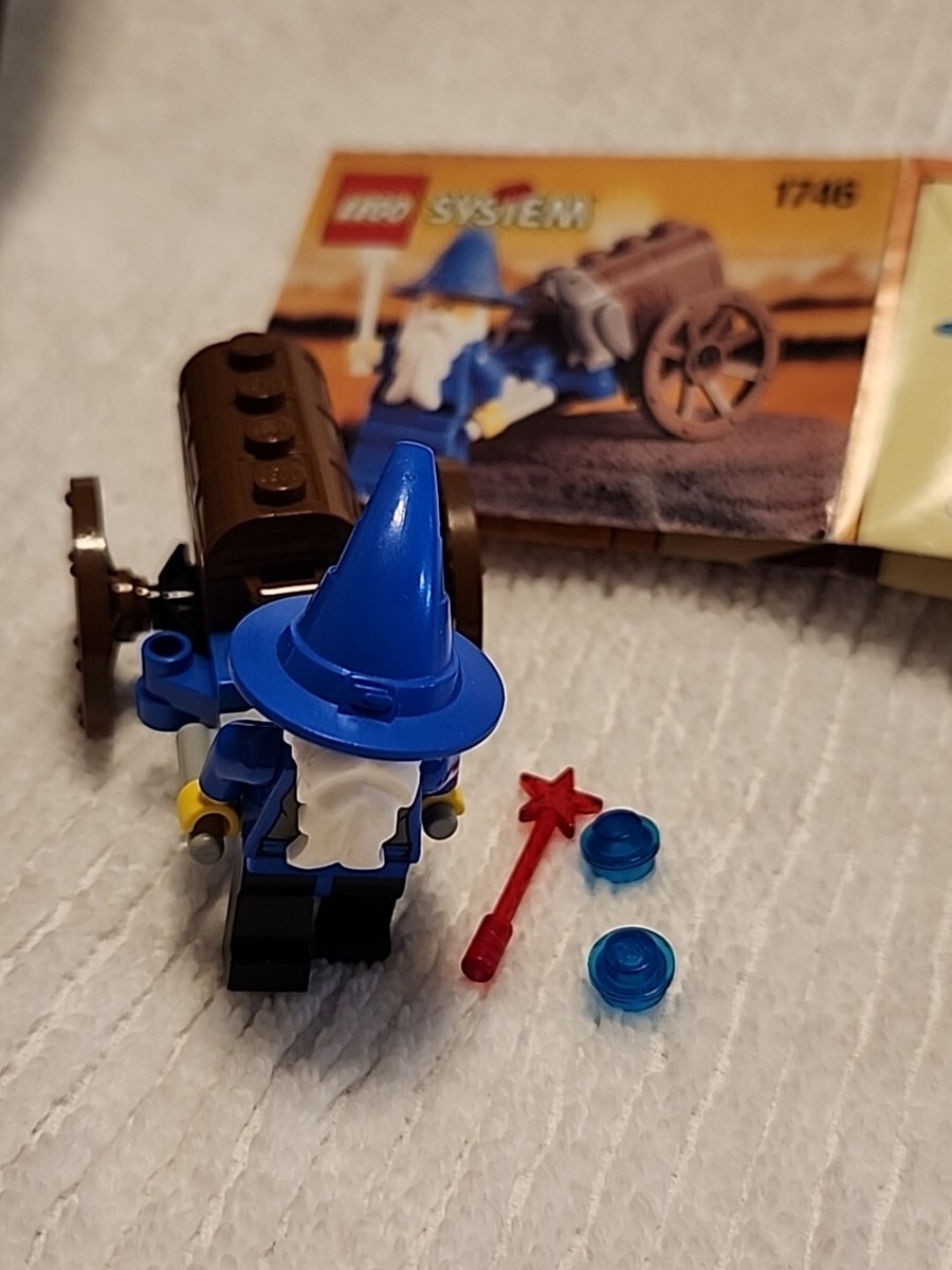 Vintage LEGO 1746 Castle Wiz the Wizard & Wagon NEAR COMPLETE w