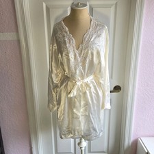 Bloomingdale's By Etienne Vintage Ivory Satin Robe Size S With Lace And Beads