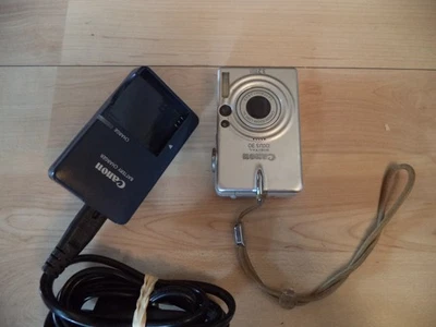 Canon Digital IXUS 30 - 3.2MP Digitalkamera - Kamera - Silber Incl. SD CARD - Bild 1 von 4