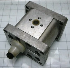 Sauer Sundstrand hydraulic pump TFP200 D17 front pump of tandem pump