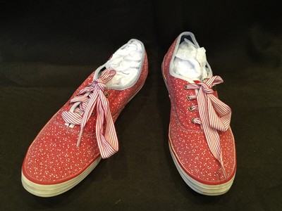 red dot tennis shoes