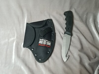 Smith & Wesson Bullseye Camping/Hunting Knife CH200 Skinner And Holster