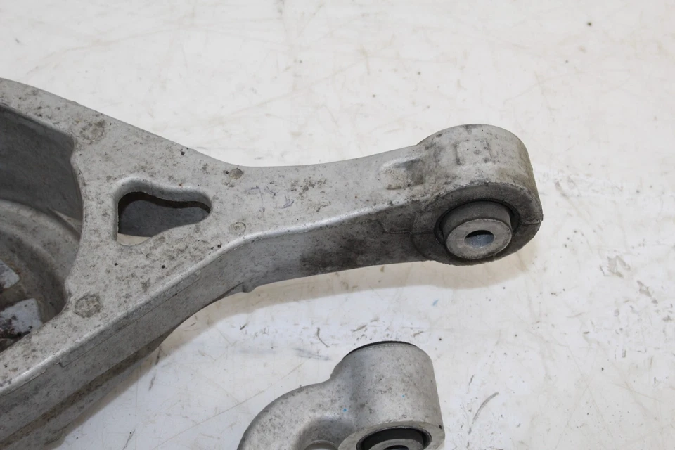 Juego de brazo de control parcial trasero izquierdo Infiniti G35 2003-2007 cupé OEM Foto 2 de 4