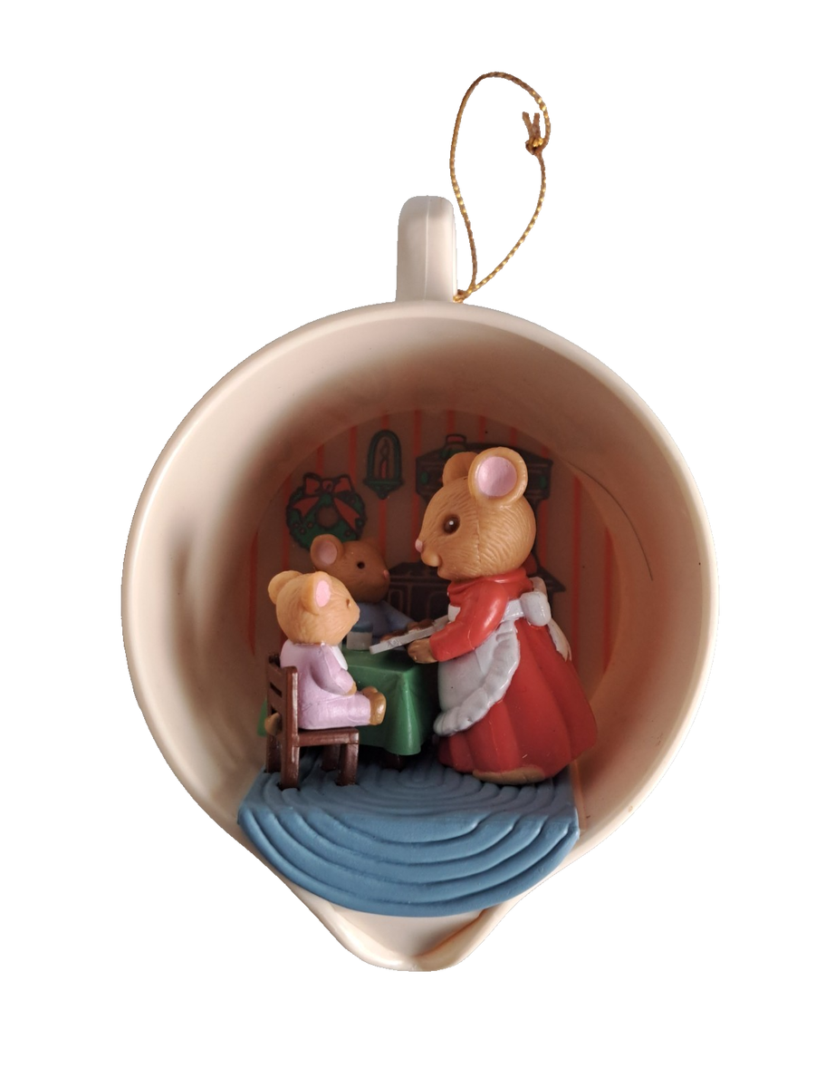 AVON MERRY MICE TREAT LIGHT UP MEASURING CUP Christmas