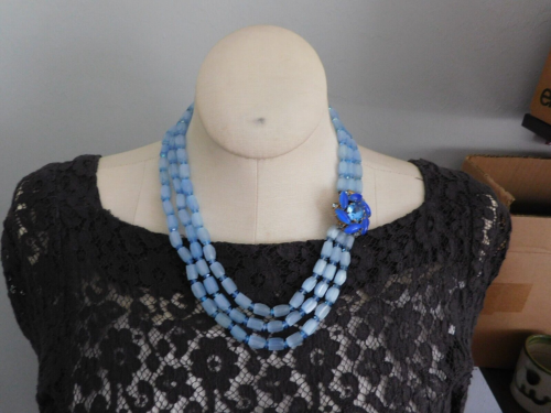 Collier perles de verre satiné vintage 3 brins bleu tchèque à facettes bleues écuc - Photo 1 sur 14