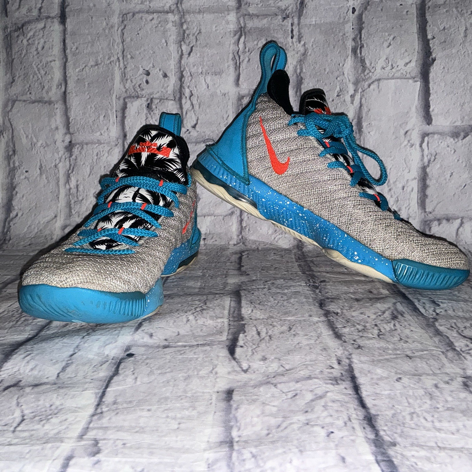 Nike Lebron XVI 16 GS South Beach Light Bone Tour Yellow AQ2465-076 Size 6.5Y