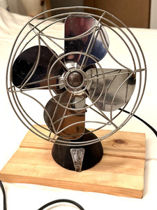 Vintage 1950s Eskimo 1100R Electric 8" Desktop  Fan by Bersted Mfg. Co. *Works*