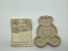 Vtg The Pampered Chef Clay Cookie Mold Teddy Bear w/Heart 1991 Stoneware