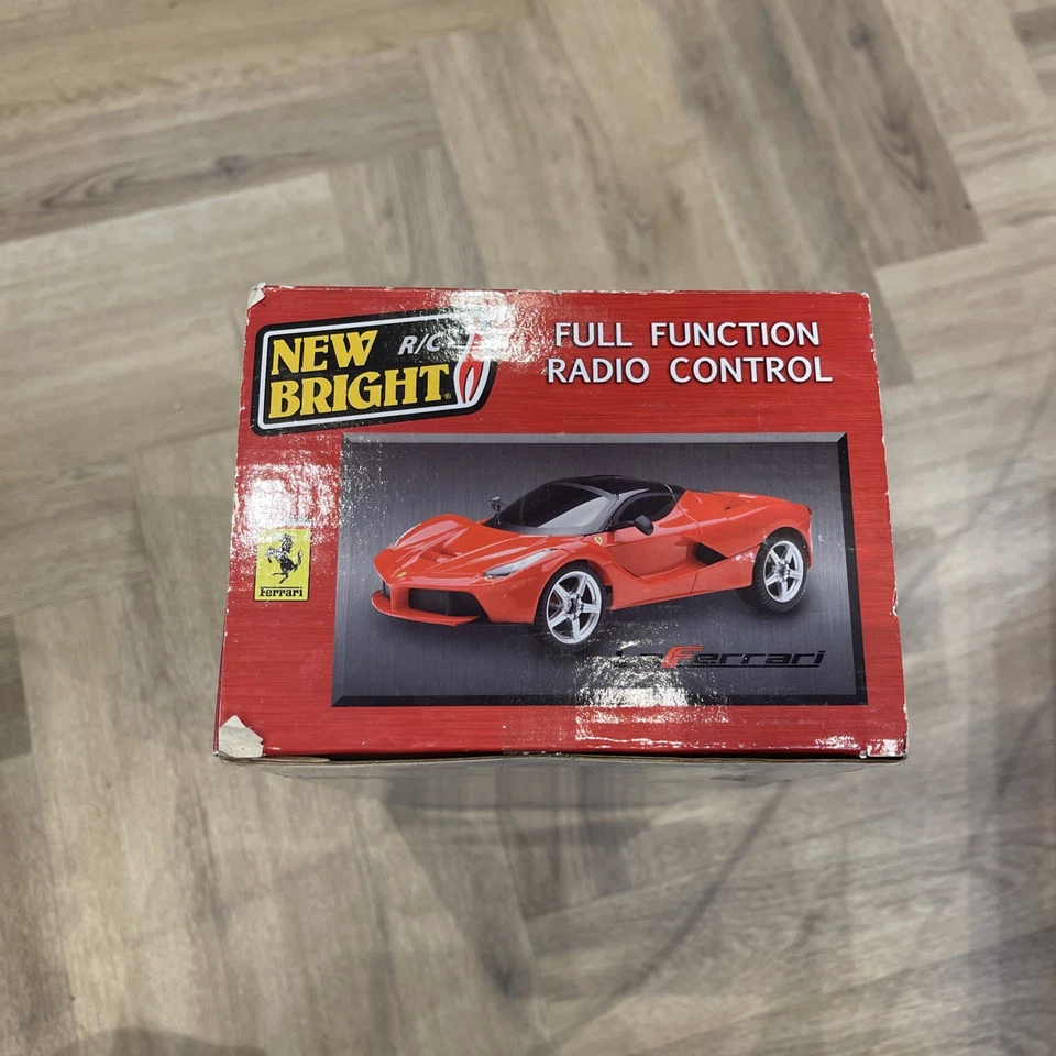 LA FERRARI Red R/C Car 1:16 Scale by New Bright Radio control P1E3 - Image 4 of 4