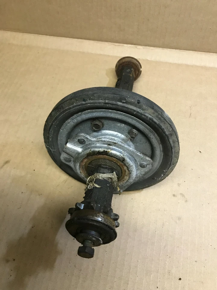 Soplador lanzador de nieve de dos etapas Yard-Man eje hexagonal 13 hp 33 pulgadas Foto 2 de 3