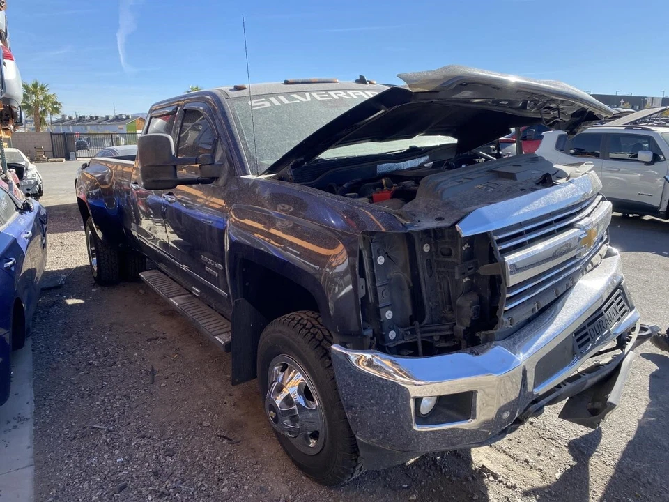 Used Engine Coolant Reservoir fits: 2015 Chevrolet Silverado 3500 pickup 6.6 Gra - Image 3 of 4