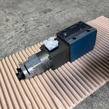1x Bosch Rexroth 0811403002 4/2 Way Proportional Hydraulic Valve