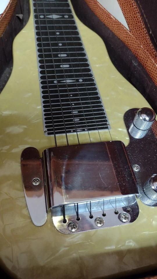 Fender Lap Steel, 50's Model Made In Fullerton CA In Pristine Condition - Image 4 of 4