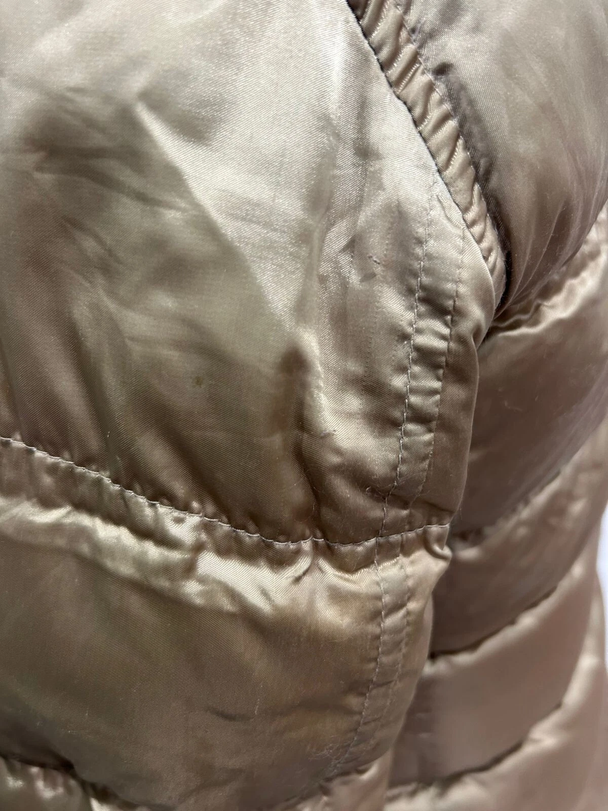 giacca prada con cappuccio taglia 40 IT Ha buco e qualche macchia