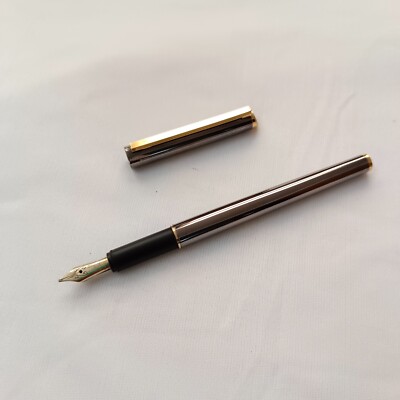 Dunhill Gunmetal Füllfederhalter mit vergoldetem Rand, Made in Germany