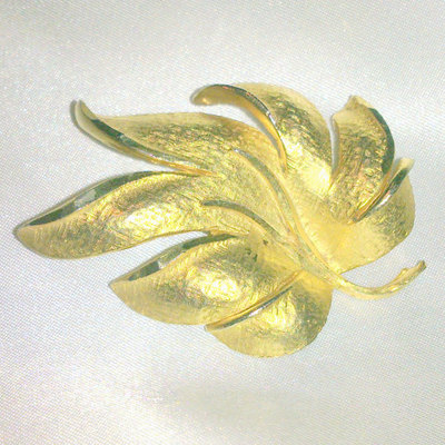Da Vinci Vintage Golden Leaf Brooch