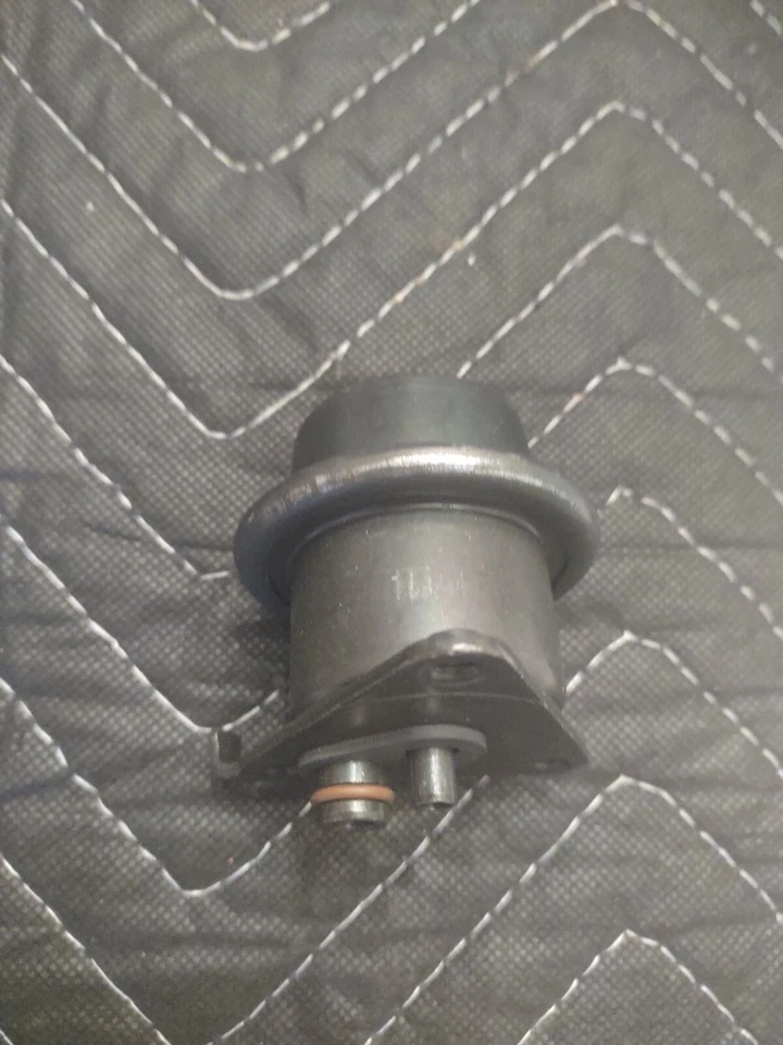 Regulador de presión de combustible Holley 512-7 84-85 Mopar Dodge Caravan Daytona Lebaron Foto 3 de 4