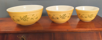 Pyrex ''Shenandoah'' Nesting Mixing Bowls Set of 3 Yellow Green #'s 401 402 403