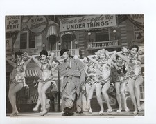 Gene Kelly Dancing Chorus Girls Singin' in the Rain Orig 1952 7x9.25 Photo