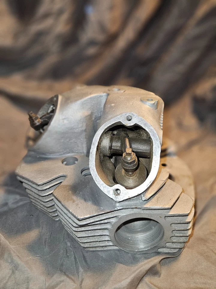 诺顿 750 气缸盖适用于 Atlas,良好挡板,良好排气螺纹 — 第 4/4 张图片