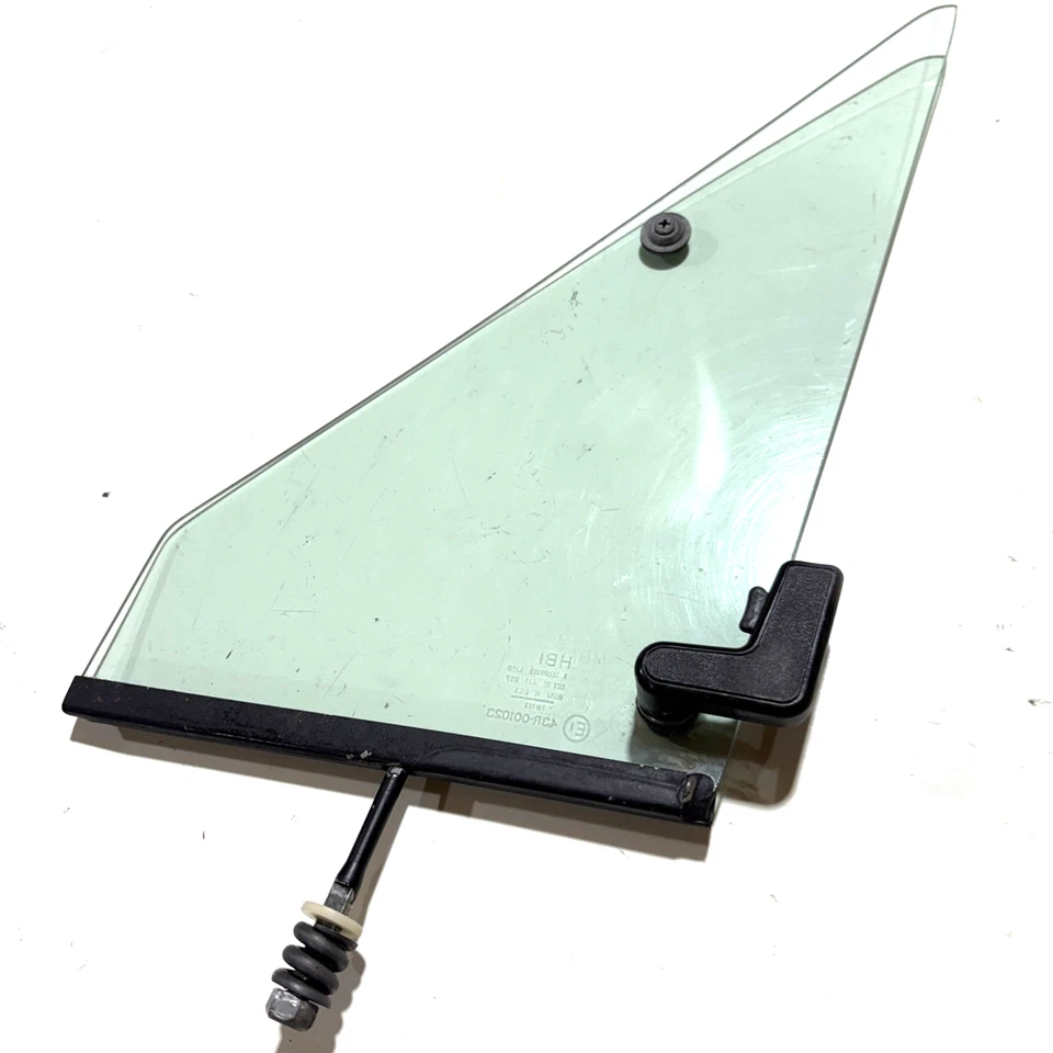 1982-1988 Jeep Cherokee vent glass (RH passenger side) wing window (Comanche) - Image 3 of 4