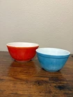VTG SET(2) PYREX Primary Colors Red(UNNUMBERED) & Blue(401) Nesting Bowls
