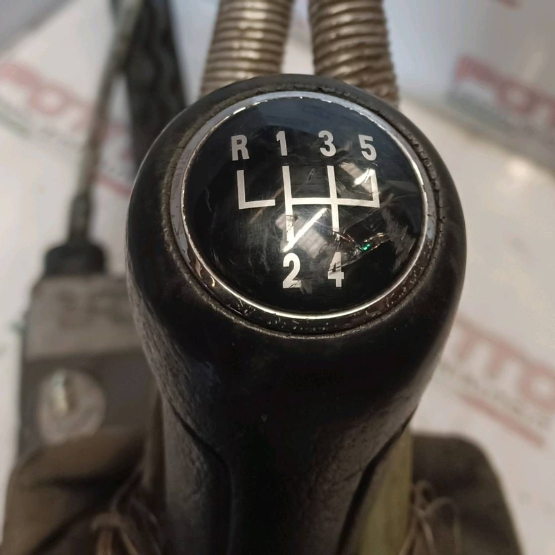 6Q0711050B gear lever Audi A1 (8X) 1.2 TFSI (63Kw) Ber 3p/b/1197cc