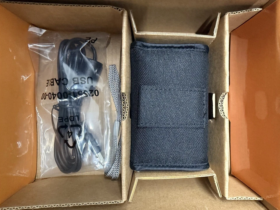 Nuevo En Caja Cámara Digital Vivitar Vivicam 6150s 5.0MP + Estuche, Cable de Muñeca, Cable Foto 3 de 4