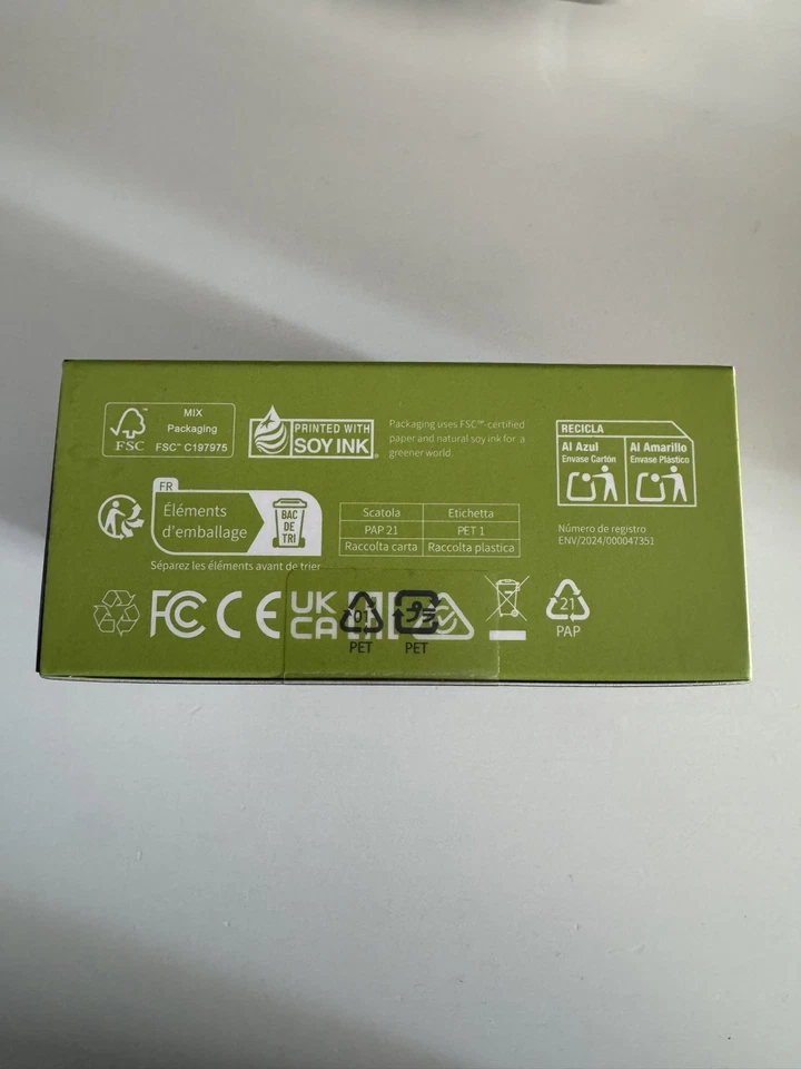 Cargador Inalámbrico UGREEN 15W MagFlow Qi2 2 en 1 Genshin Lmpact Magsafe Edition Foto 3 de 4