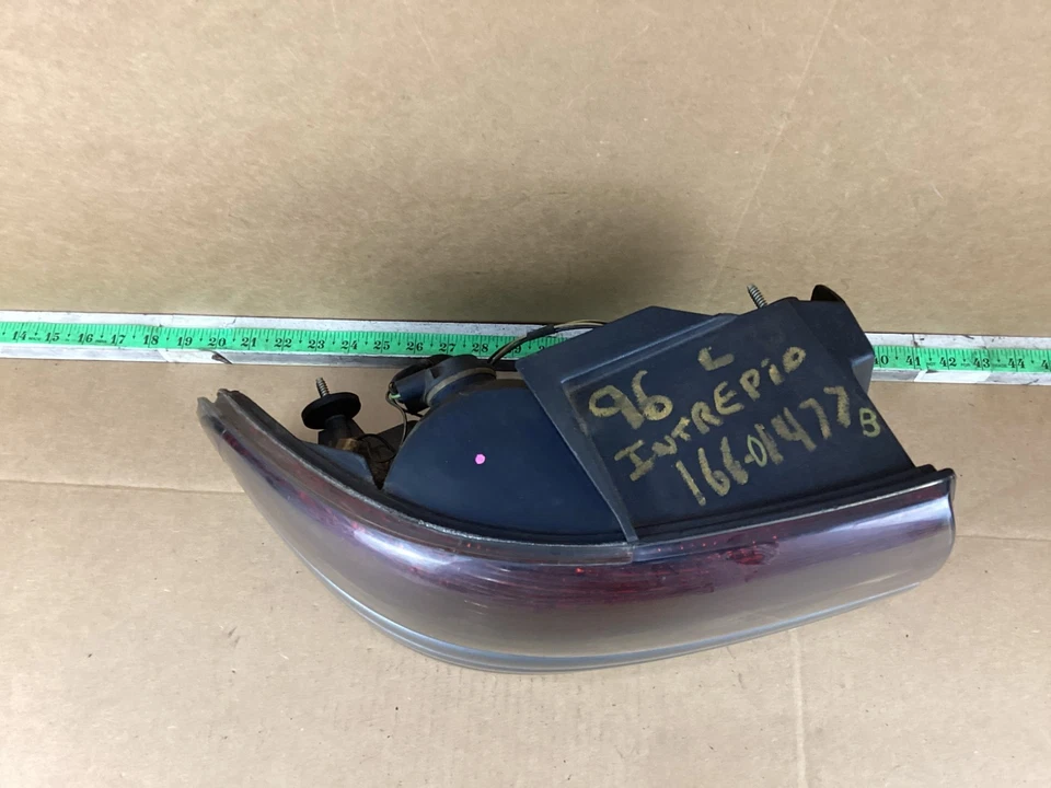 Luz trasera izquierda del lado del conductor Dodge Intrepid 1993-1997 04624379 OEM Foto 4 de 4