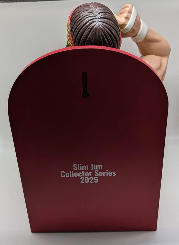 Macho Man Randy Savage Slim Jim Display Collectors Series 2025 Foto 3 de 4