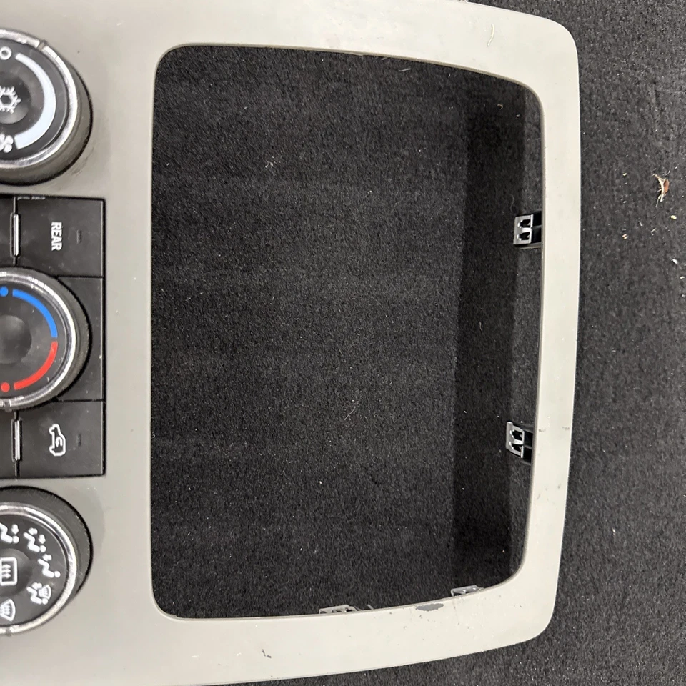 Chevrolet Traverse 2013-2017 calefacción aire acondicionado control de temperatura 22969802 OEM Foto 3 de 4