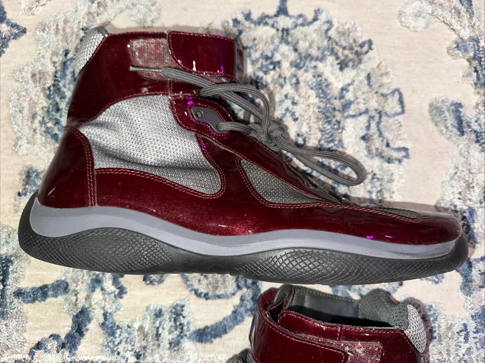 Tênis Prada Americas Cup Borgonha/Cinza Hi Top Casual Autêntico Tamanho 10 Reino Unido - Imagem 3 de 4