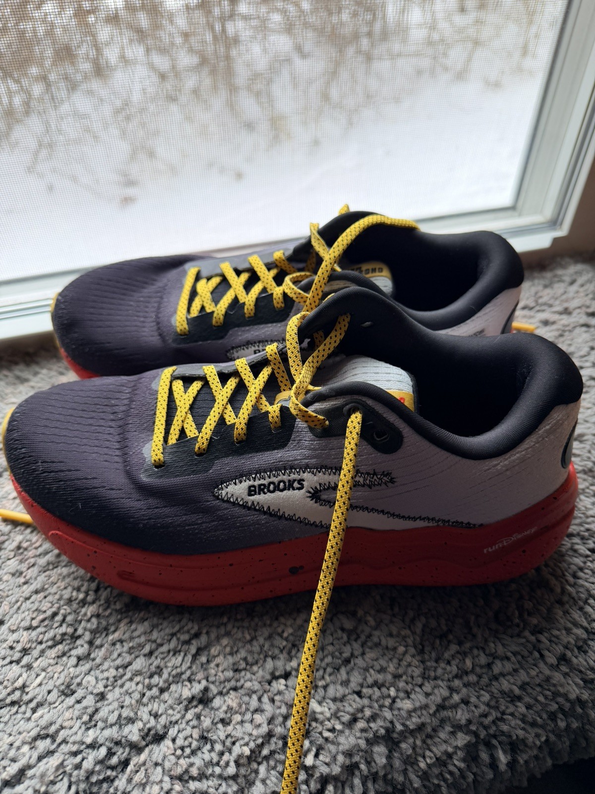 Brooks Ghost Max 2 Mickey Mouse Women's Sneakers Black Red White Yellow thumbnail 7