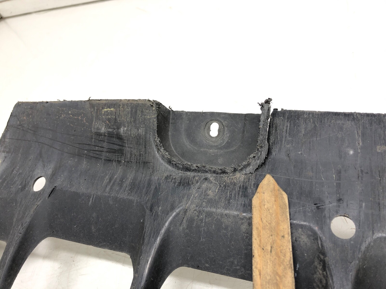 2014-2017 MASERATI GHIBLI ENGINE FORWARD SPLASH SHIELD OEM.