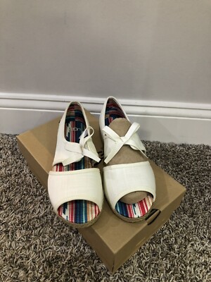 New UGG K Ashleen Cream Sandals Size US 5| EU 35
