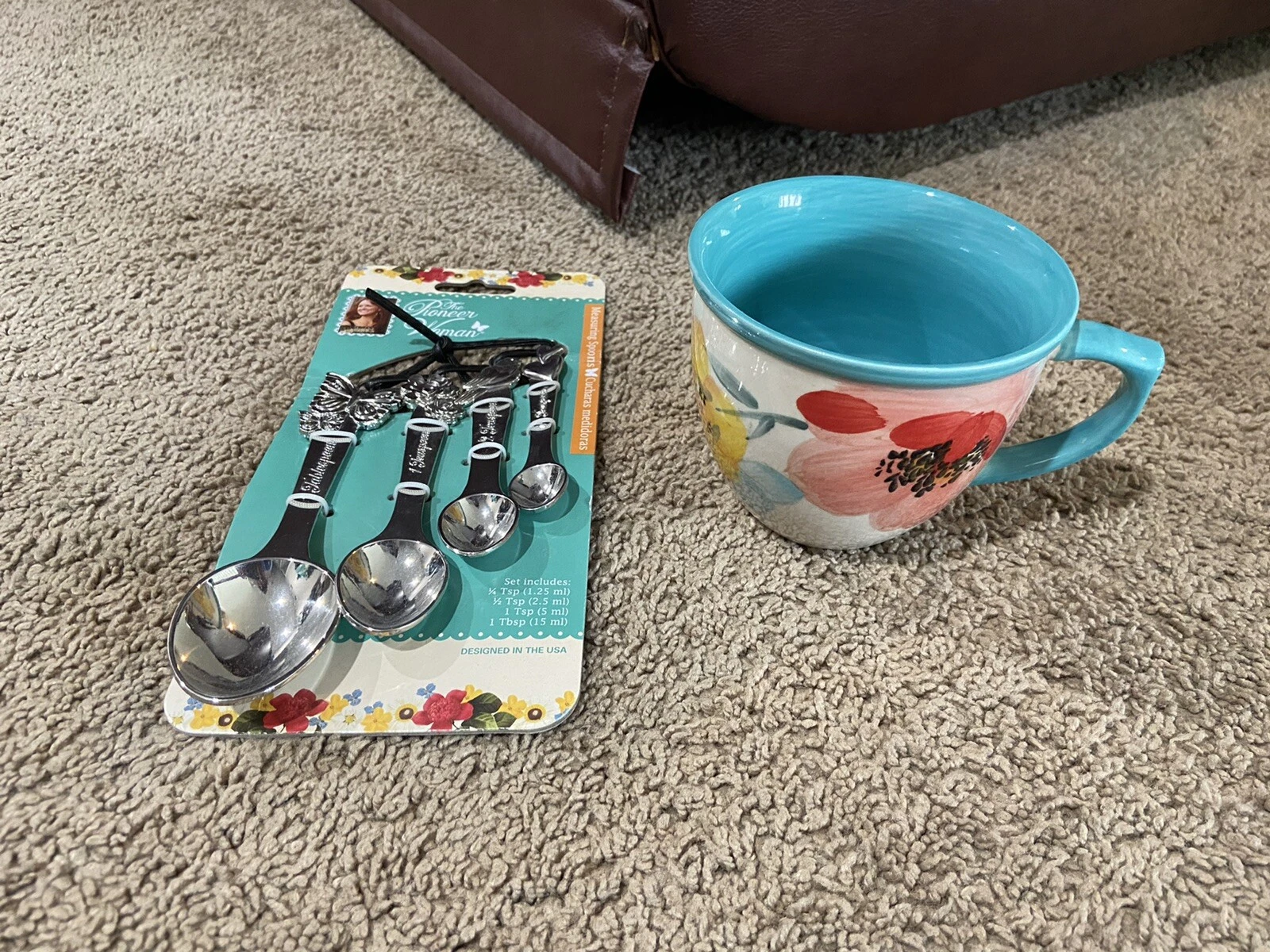 Pioneer Woman Cowboy Rustic Metal Measuring Spoons & Floral Coffee Mug Lot Of 2