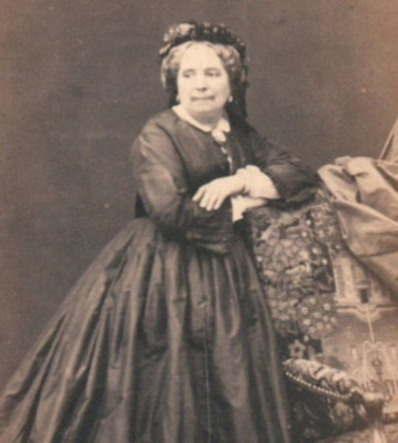 CDV 1860 portrait woman elegant crinoline dress photo Pierre Petit Paris 19th century