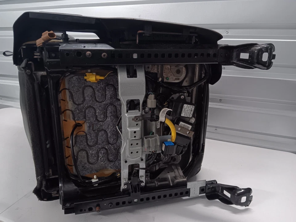 2008-2009 Mercury Sable Right Front Seat Bucket  Leather Electric OEM - Image 4 of 4