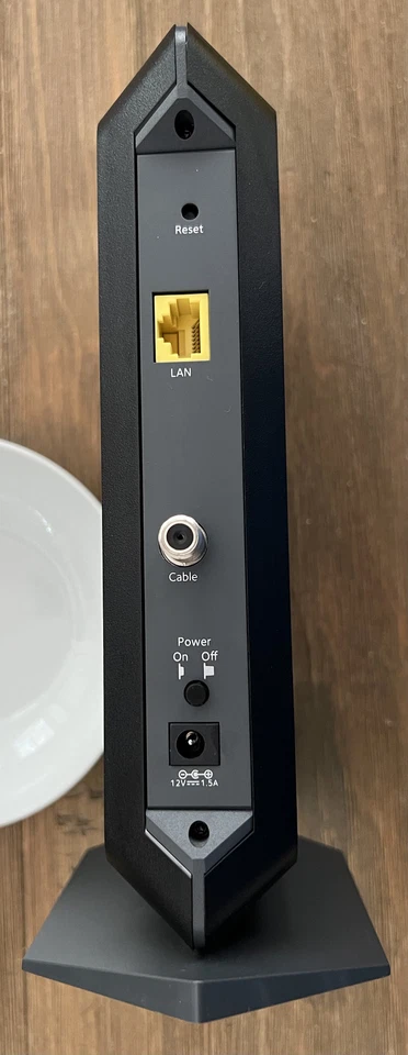 Módem de cable Netgear Nighthawk CM1000V2 ultra alta velocidad DOCSIS 3.1  Foto 3 de 4