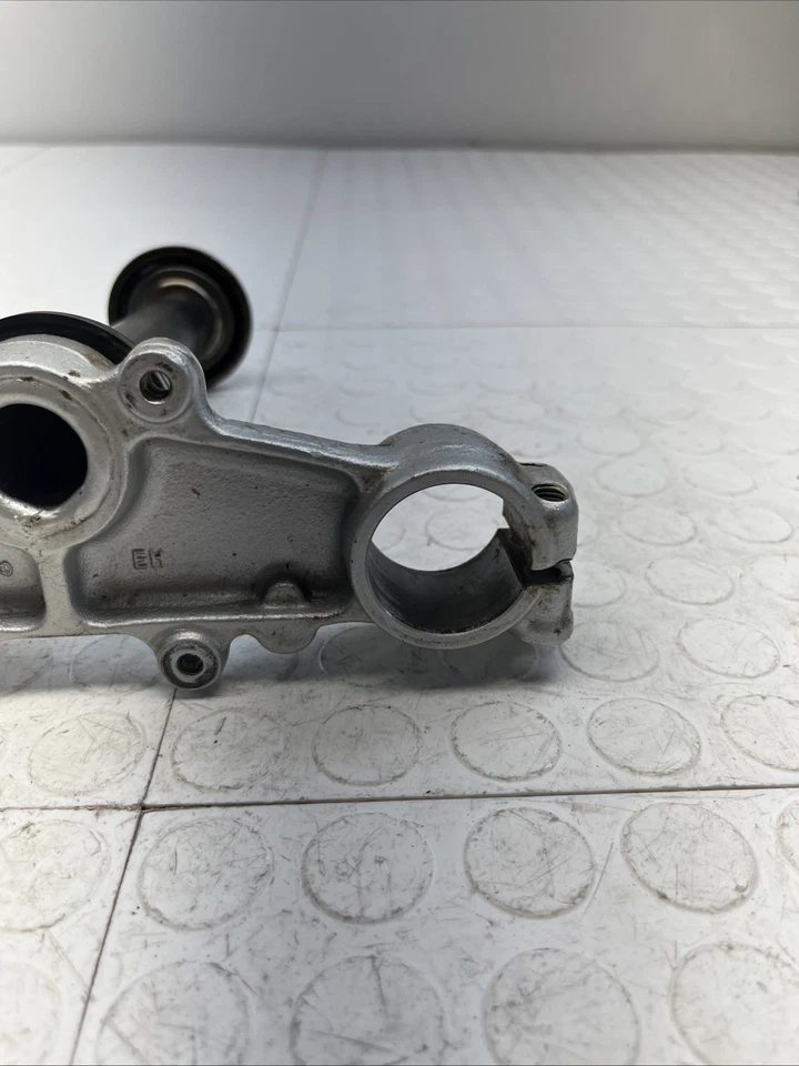 Yamaha TTR225 2002 OEM horquilla delantera abrazadera inferior triple árbol vástago OEM Foto 4 de 4