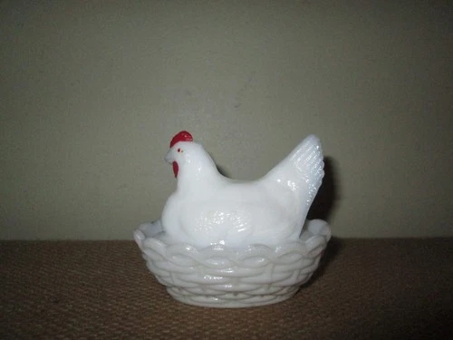 Vtg WESTMORELAND Milk Glass Chicken/Hen On Nest Covered Candy Dish Trinket 4"