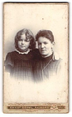Fotografie Ernst Göpel, Aalborg, Bredegade 2, Mutter mit Kind im Portrait 