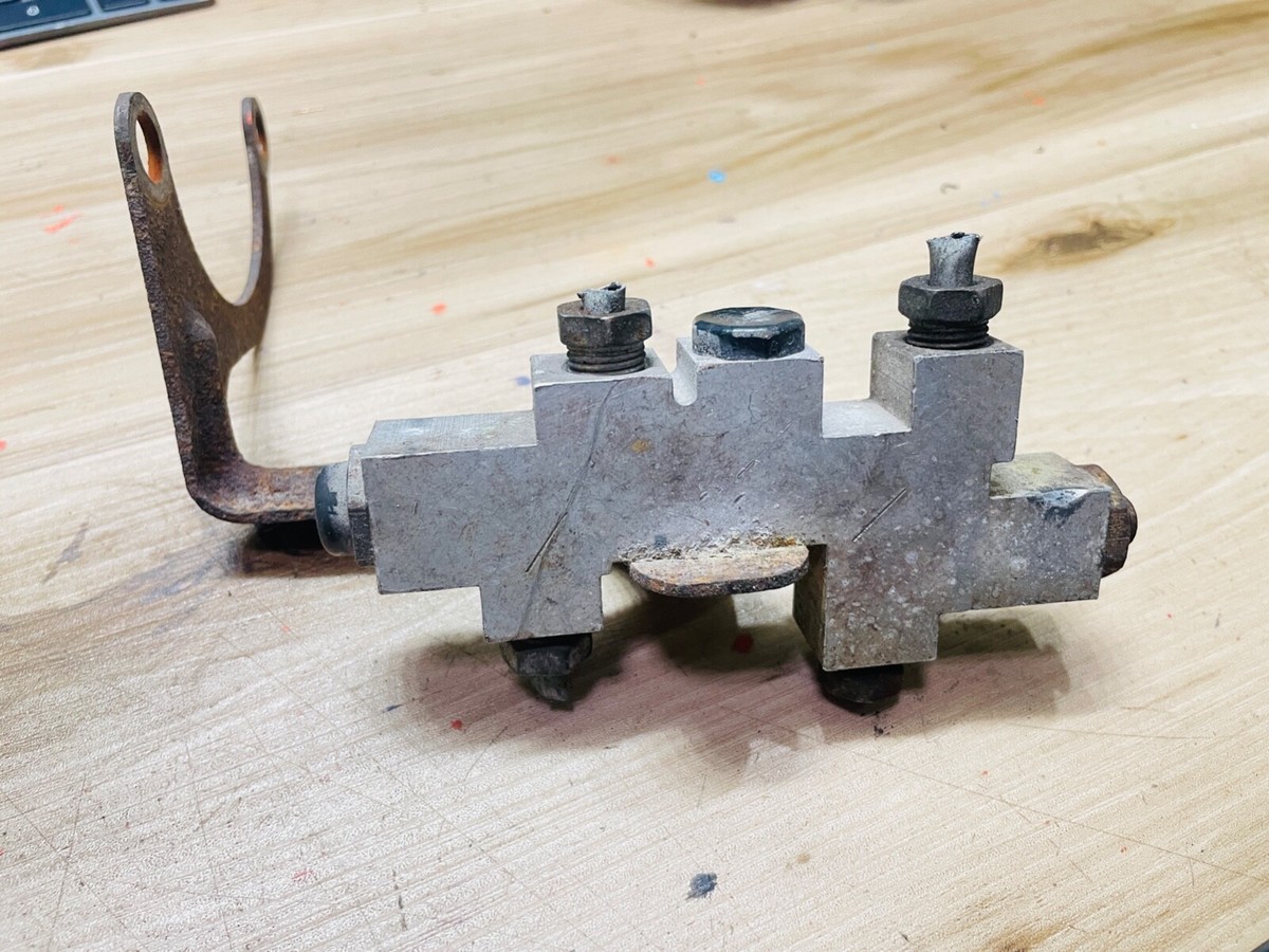 2000 - 2003 Sonoma s10 GM 15768819 Valve Brake Combination 