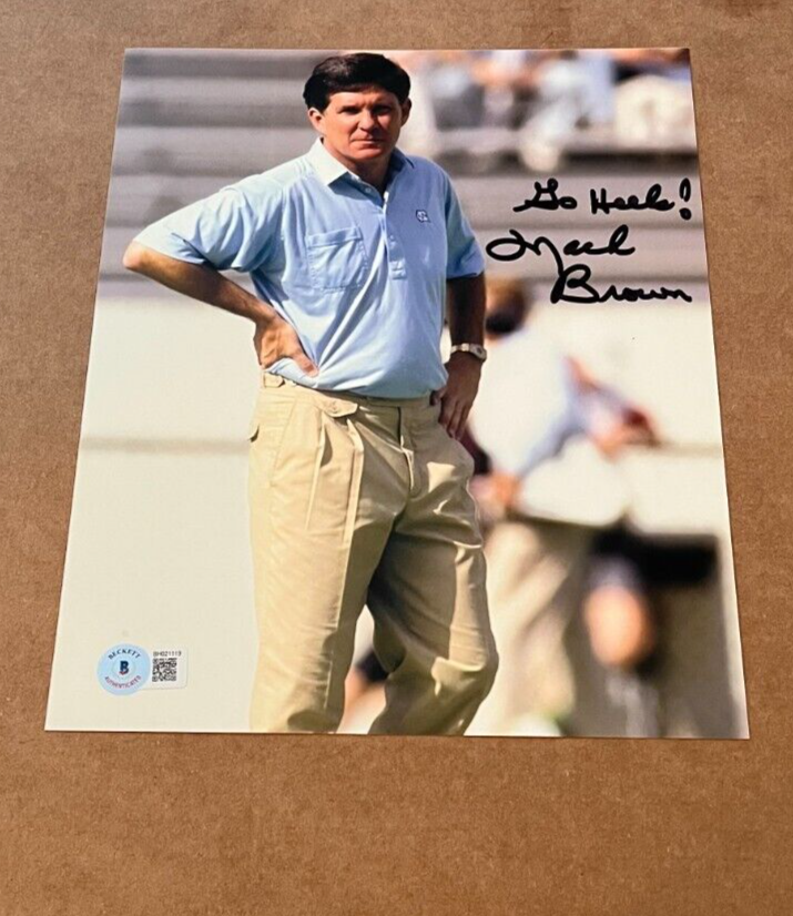 MACK BROWN SIGNED NORTH CAROLINA TAR HEELS 8X10 PHOTO BECKETT BAS 