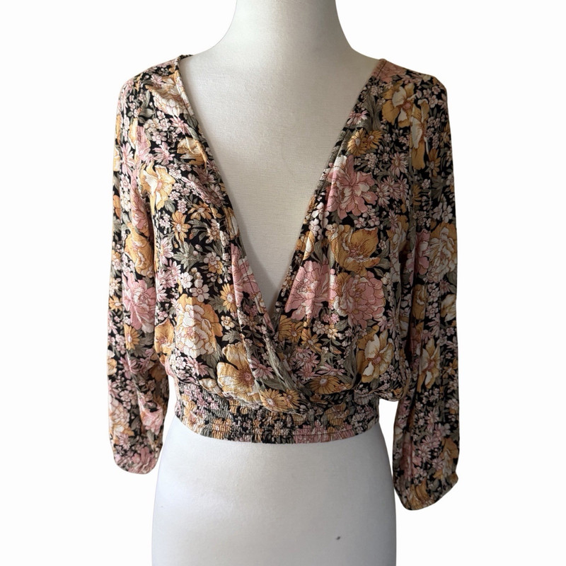 American Eagle Women's S Floral V-Neck Cropped Blouse 3/4 Sleeve