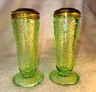 Antique/vintage green Depression glass Florentine pattern salt & pepper shakers