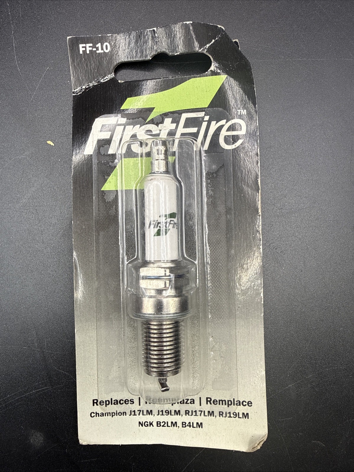 NEW SPARK PLUG - CHAMPION J17LM/J19LM/RJ17LM/RJ19LM  NGK B2LM/B4LM